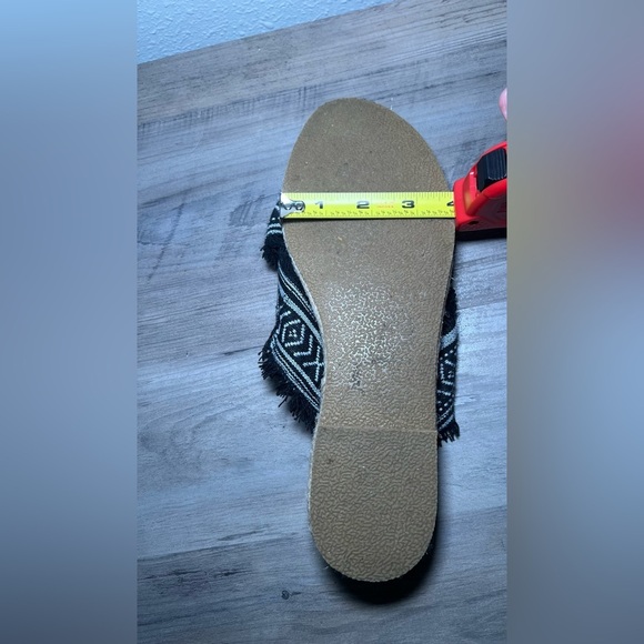 Minnetonka Women's Pepper Slip on Sandals,Black Frayed Crossband,Size 10? - Picture 9 of 13